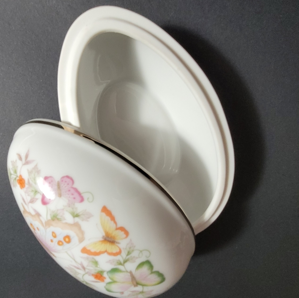*2A 1979 Avon porclain egg trinket box 22K gold trim vintage butterfly … - Picture 3 of 11
